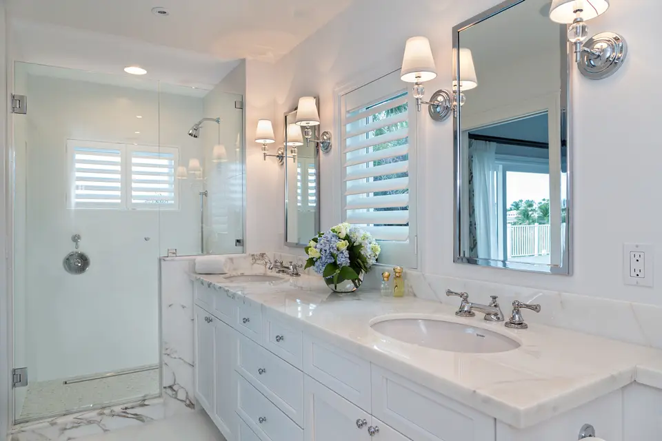 Harbor Circle - Guest Bathroom